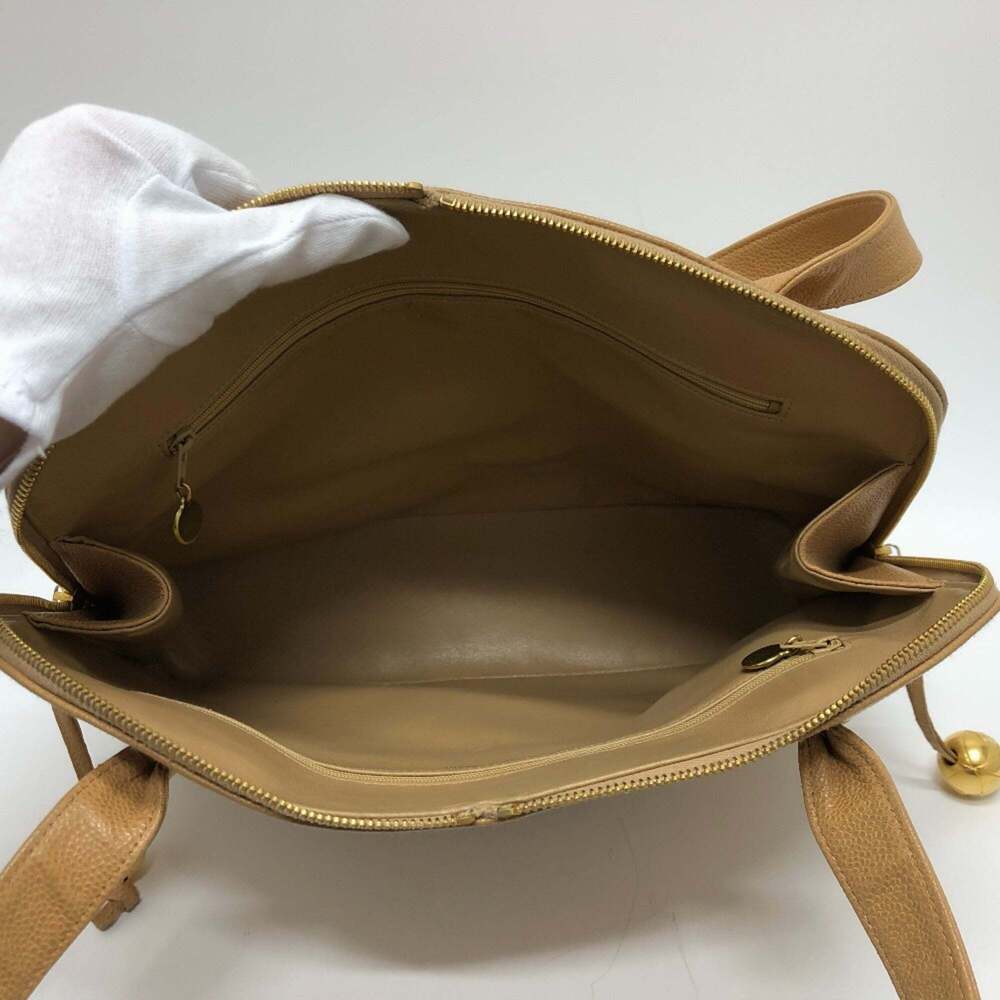 CHANEL Cream Tote Bag - Picture 11 of 15